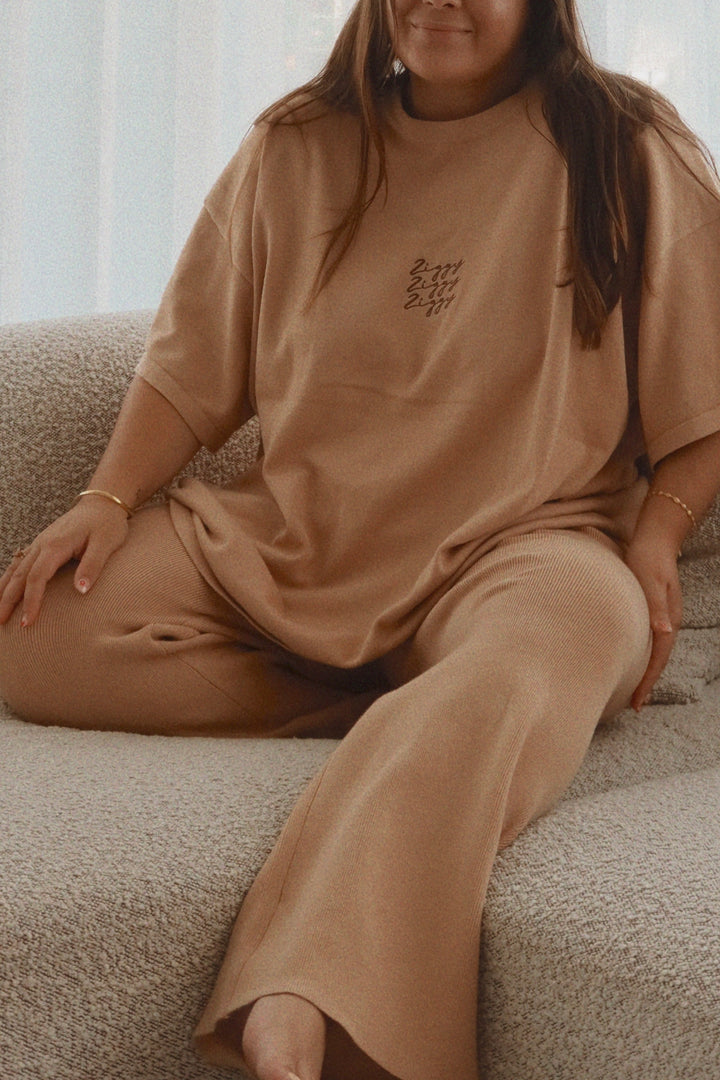 SIGNATURE TEE | PECAN (WOMEN'S)