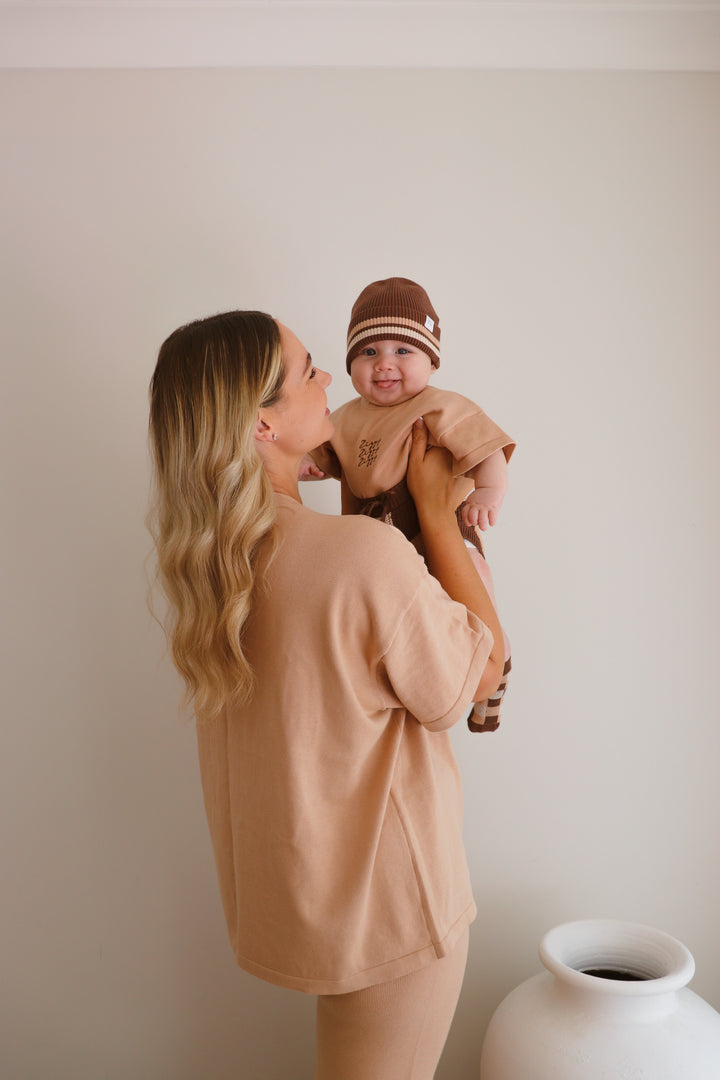 SIGNATURE TEE | PECAN (KIDS)