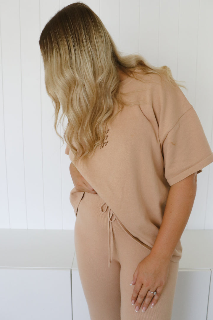 SIGNATURE TEE | PECAN (WOMEN'S)