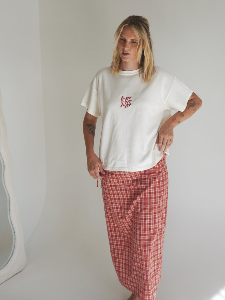 SIGNATURE TEE | MILK (WOMEN'S)