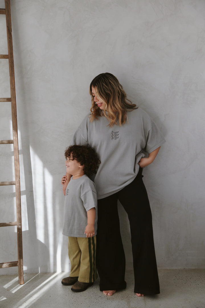 SIGNATURE TEE | GRAY (WOMEN'S)