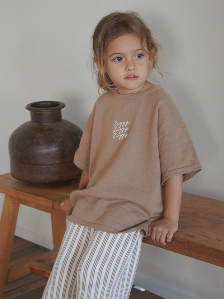 SIGNATURE TEE | MOCHA (KIDS)
