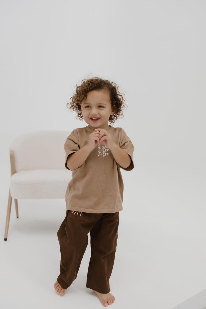 SIGNATURE TEE | MOCHA (KIDS)
