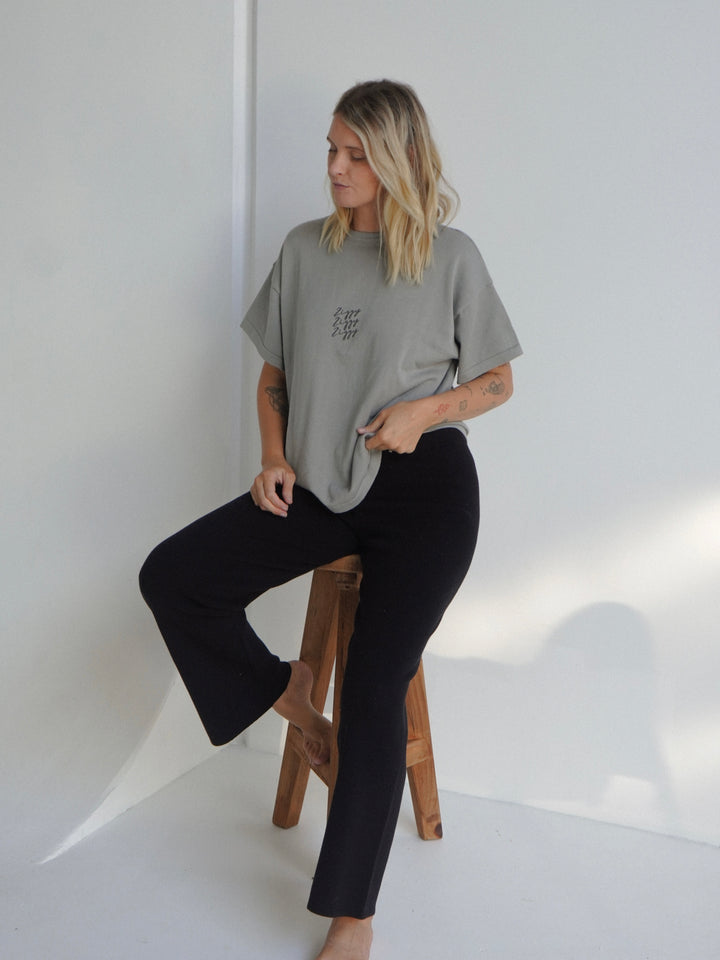 SIGNATURE TEE | GRAY (WOMEN'S)