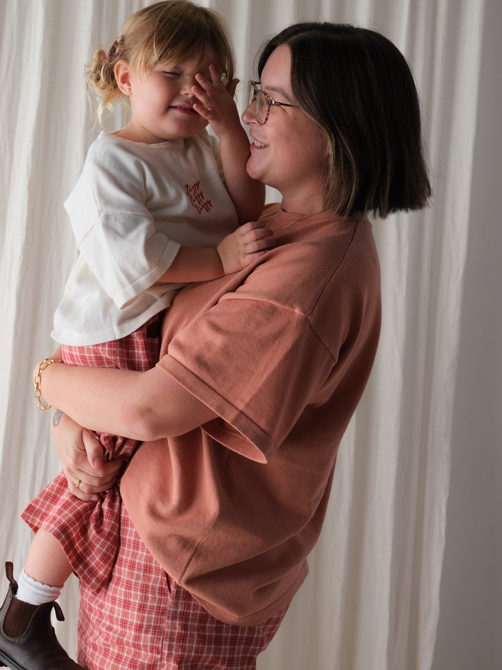 SIGNATURE TEE | CLAY (WOMEN'S)