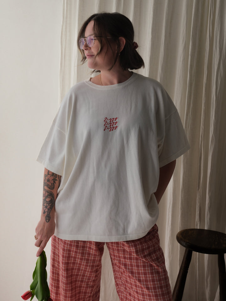 SIGNATURE TEE | MILK (WOMEN'S)