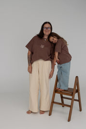 SIGNATURE TEE CHOCOLATE OG (WOMEN'S)