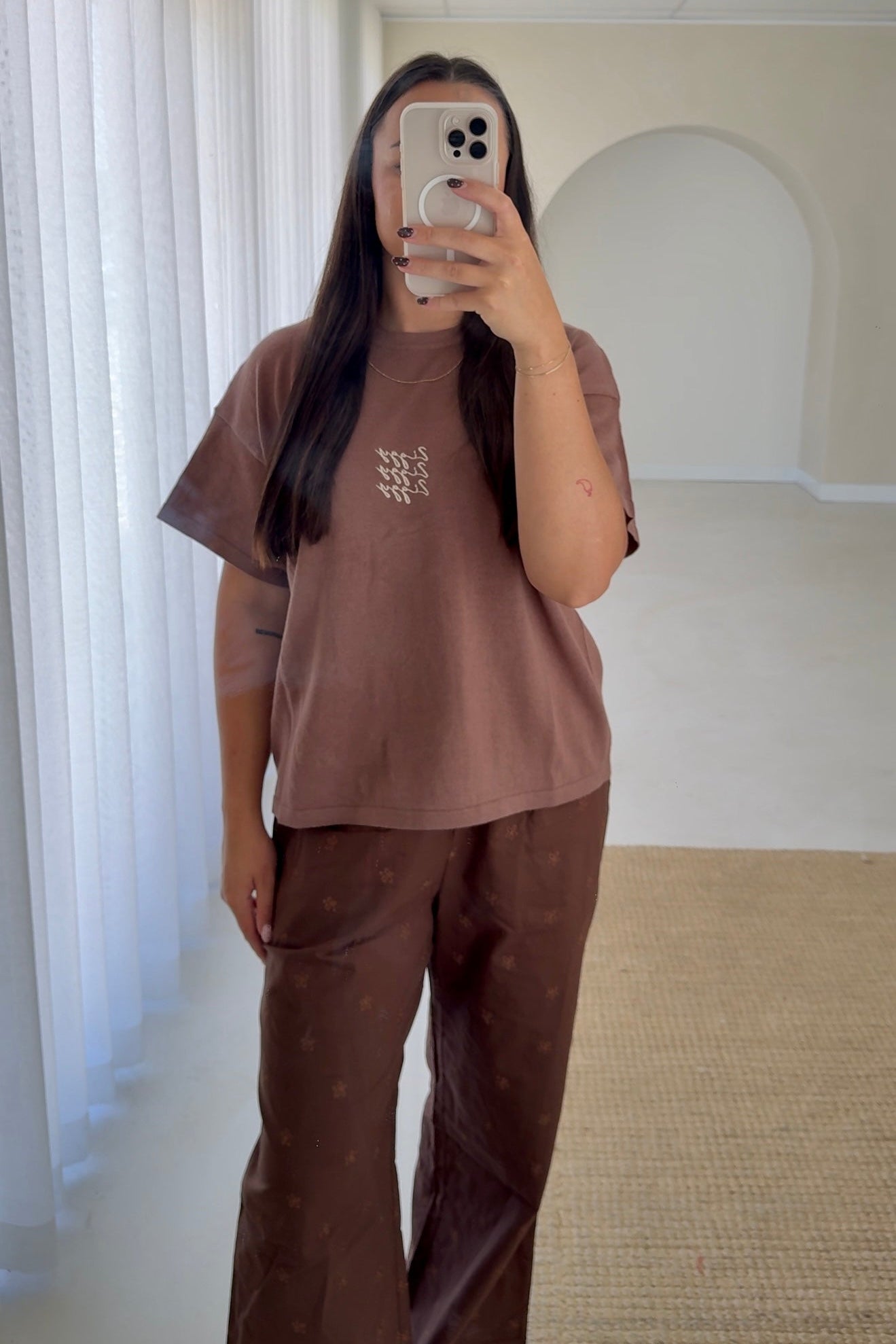 SIGNATURE TEE CHOCOLATE OG (WOMEN'S)