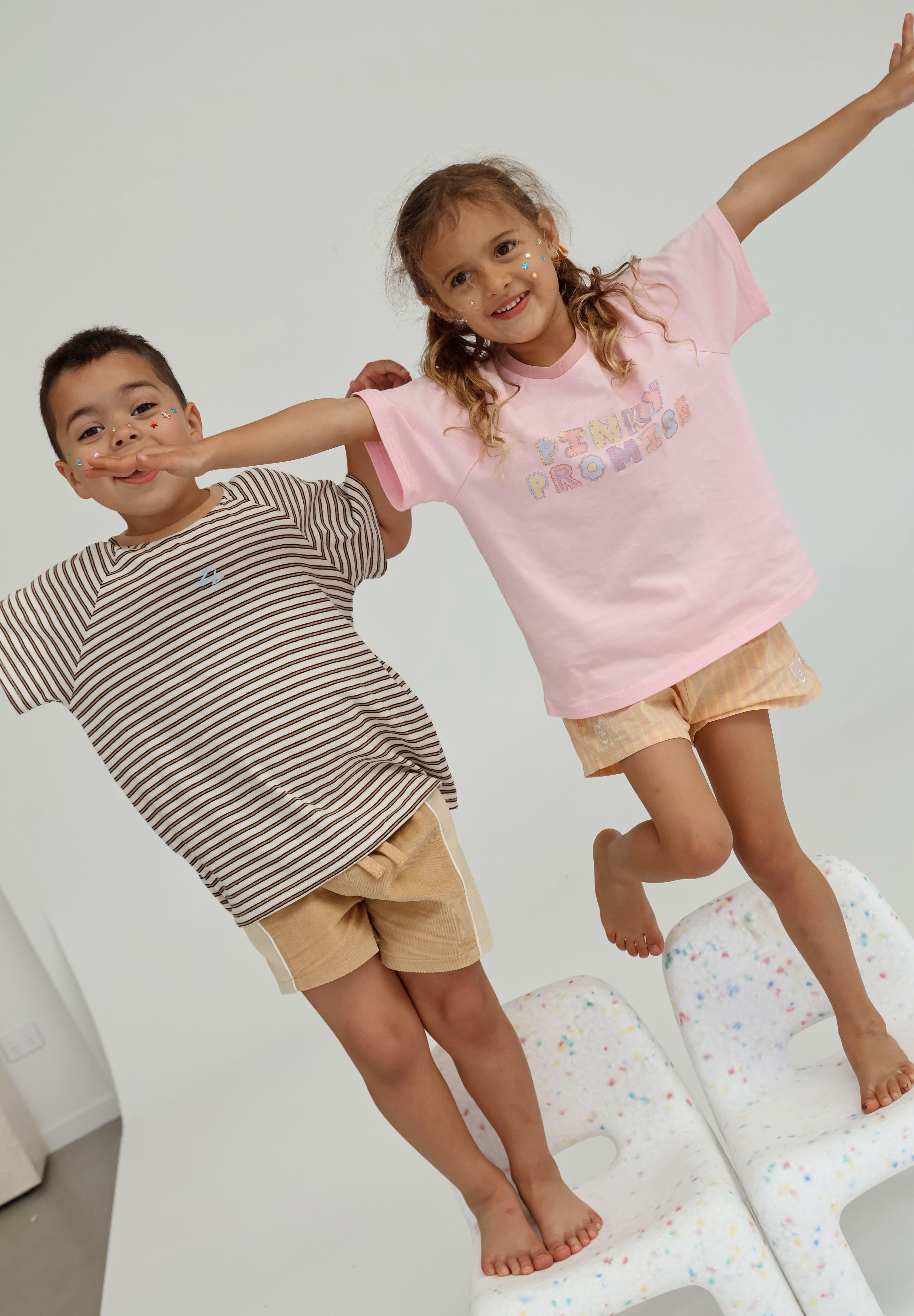 RAGLAN TEE PINKY PROMISE