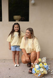 SIGNATURE TEE BUTTERCUP