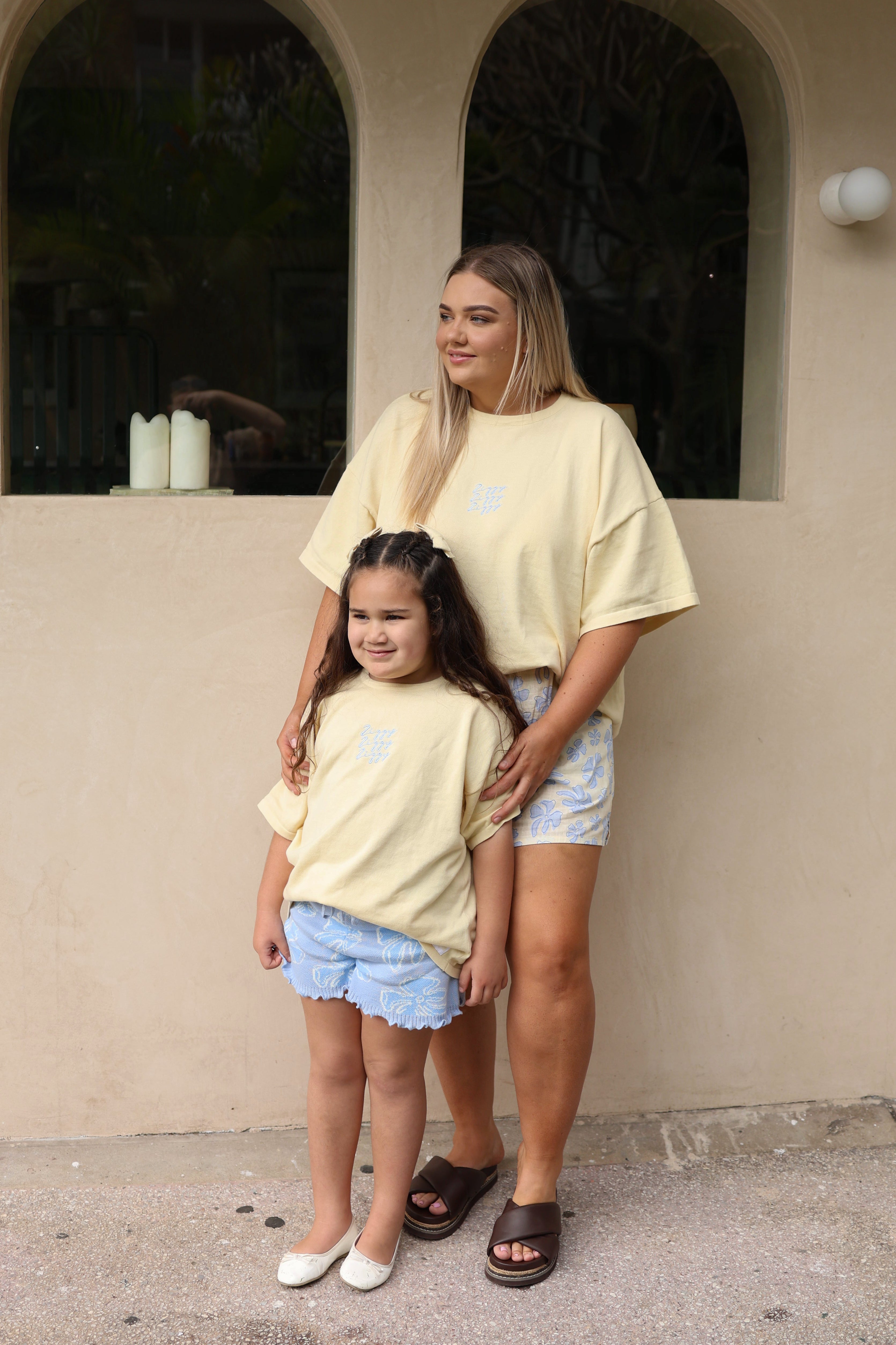 SIGNATURE TEE BUTTERCUP (WOMEN'S)