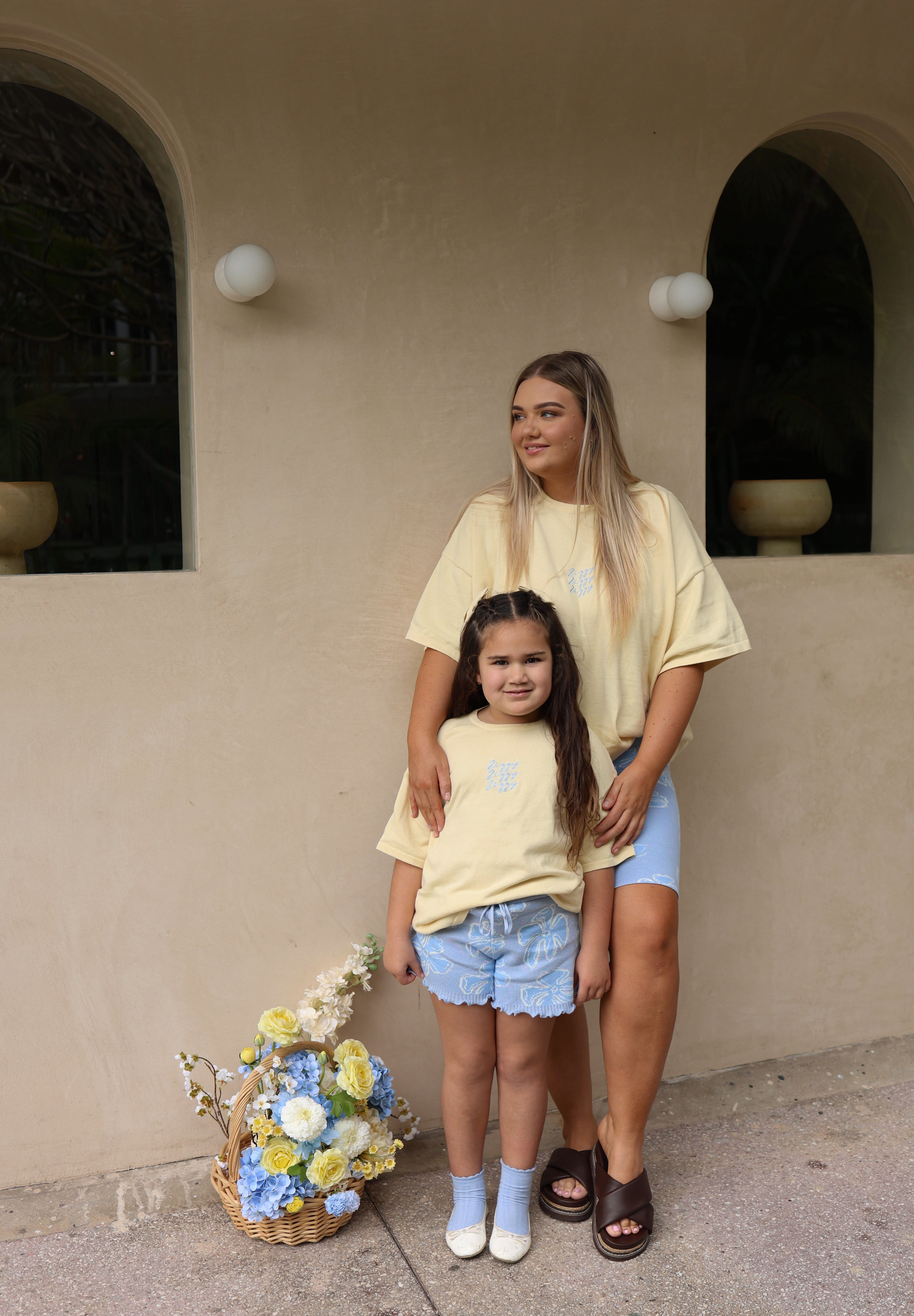 SIGNATURE TEE BUTTERCUP
