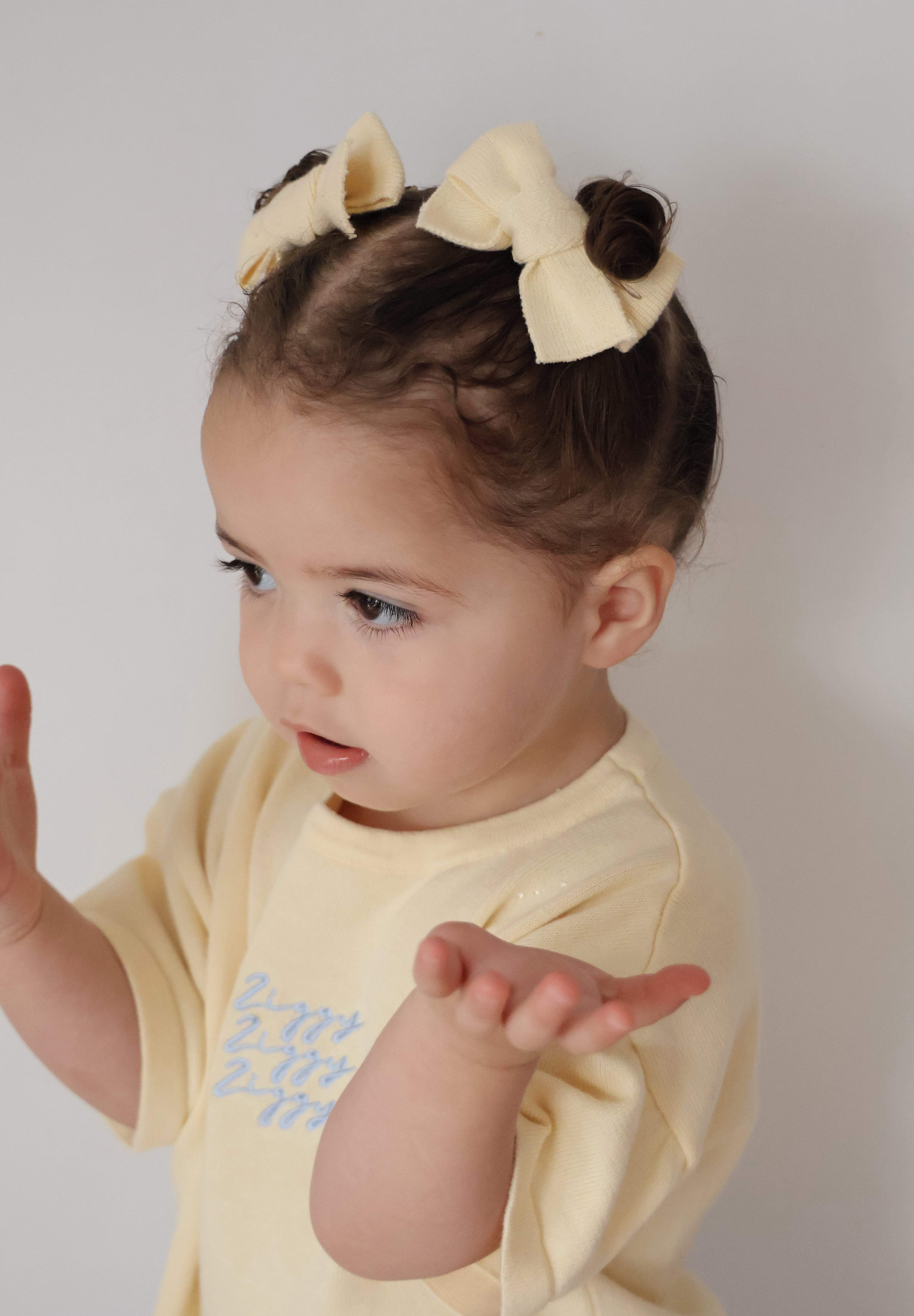 SIGNATURE TEE BUTTERCUP