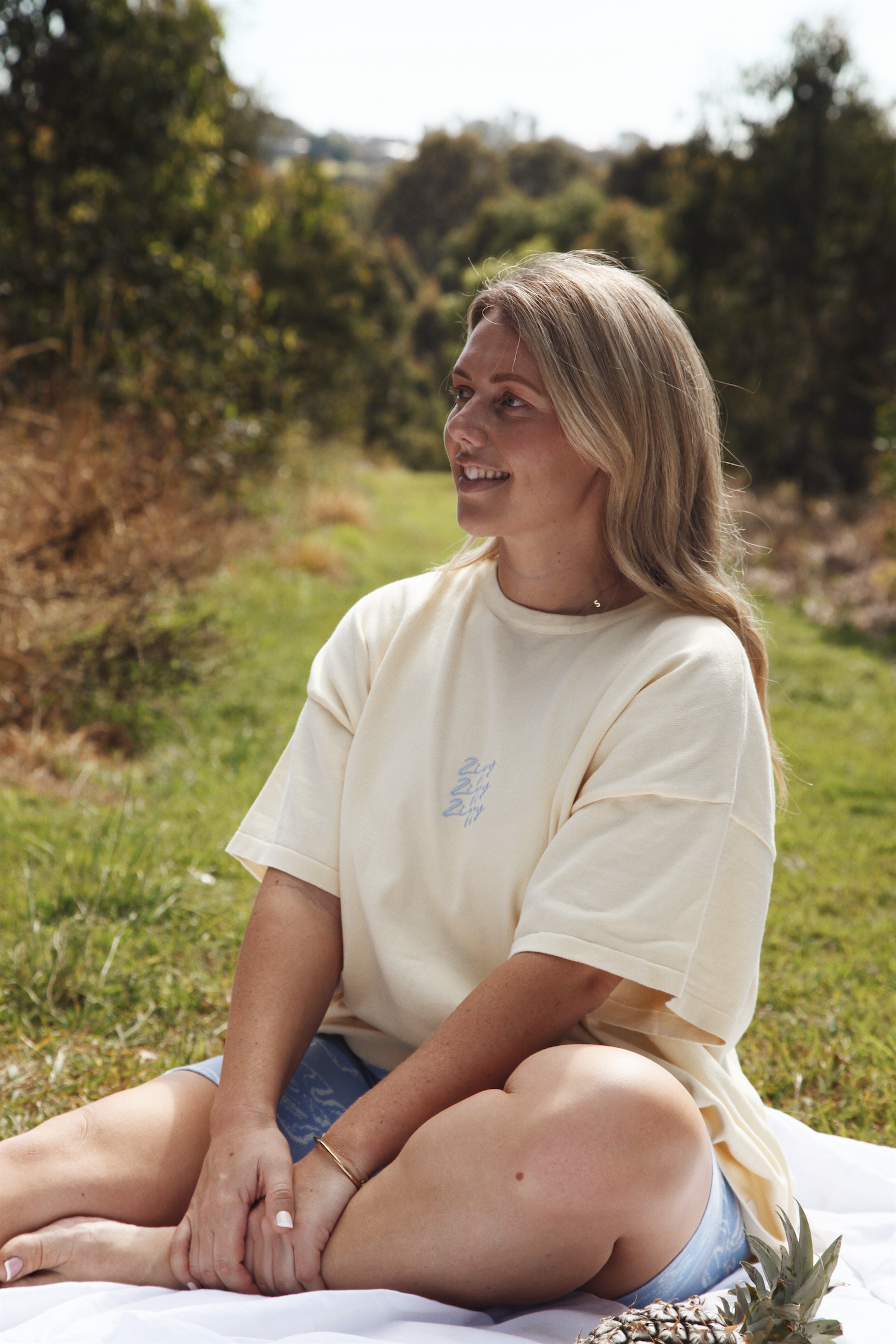 SIGNATURE TEE BUTTERCUP (WOMEN'S)
