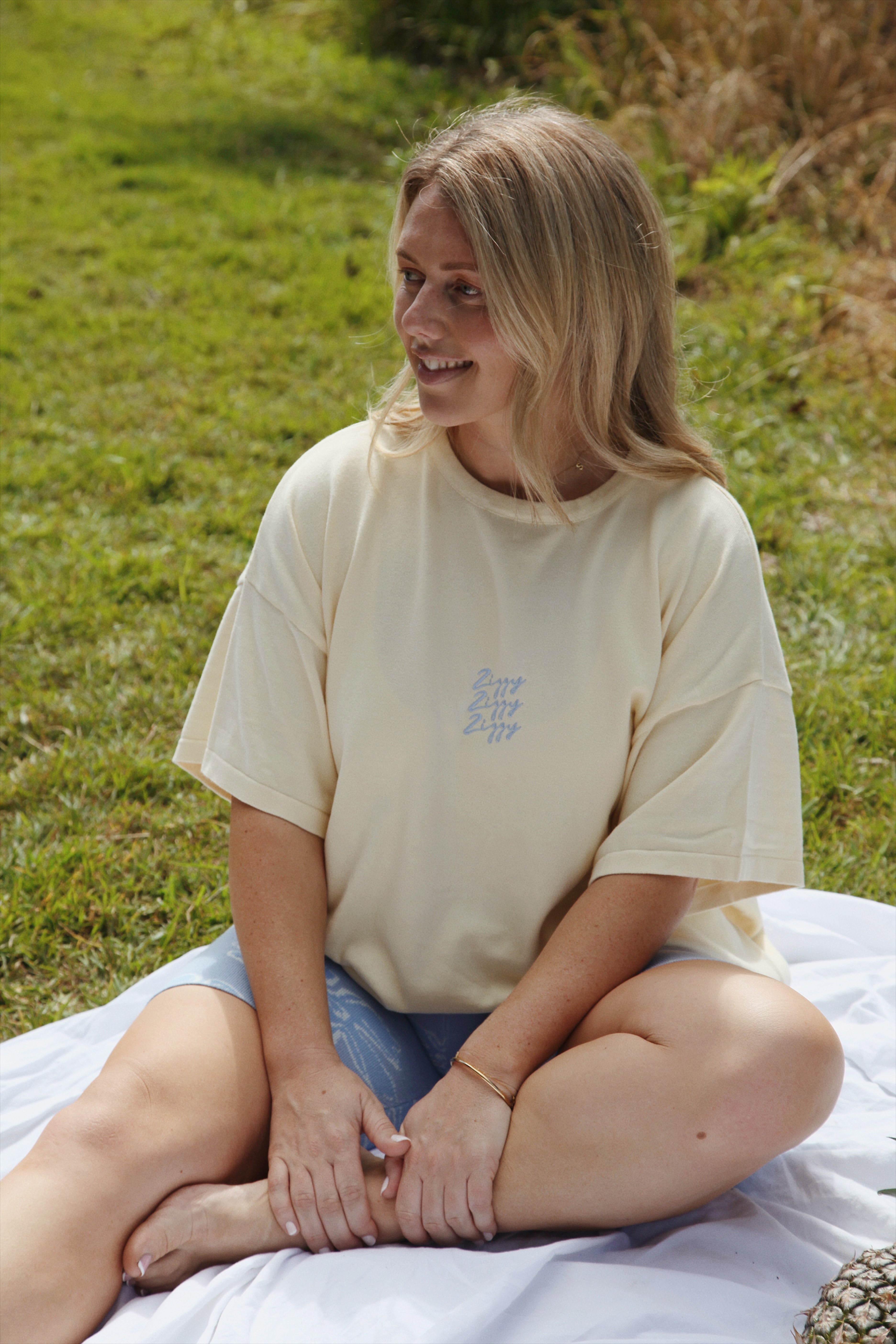 SIGNATURE TEE BUTTERCUP (WOMEN'S)