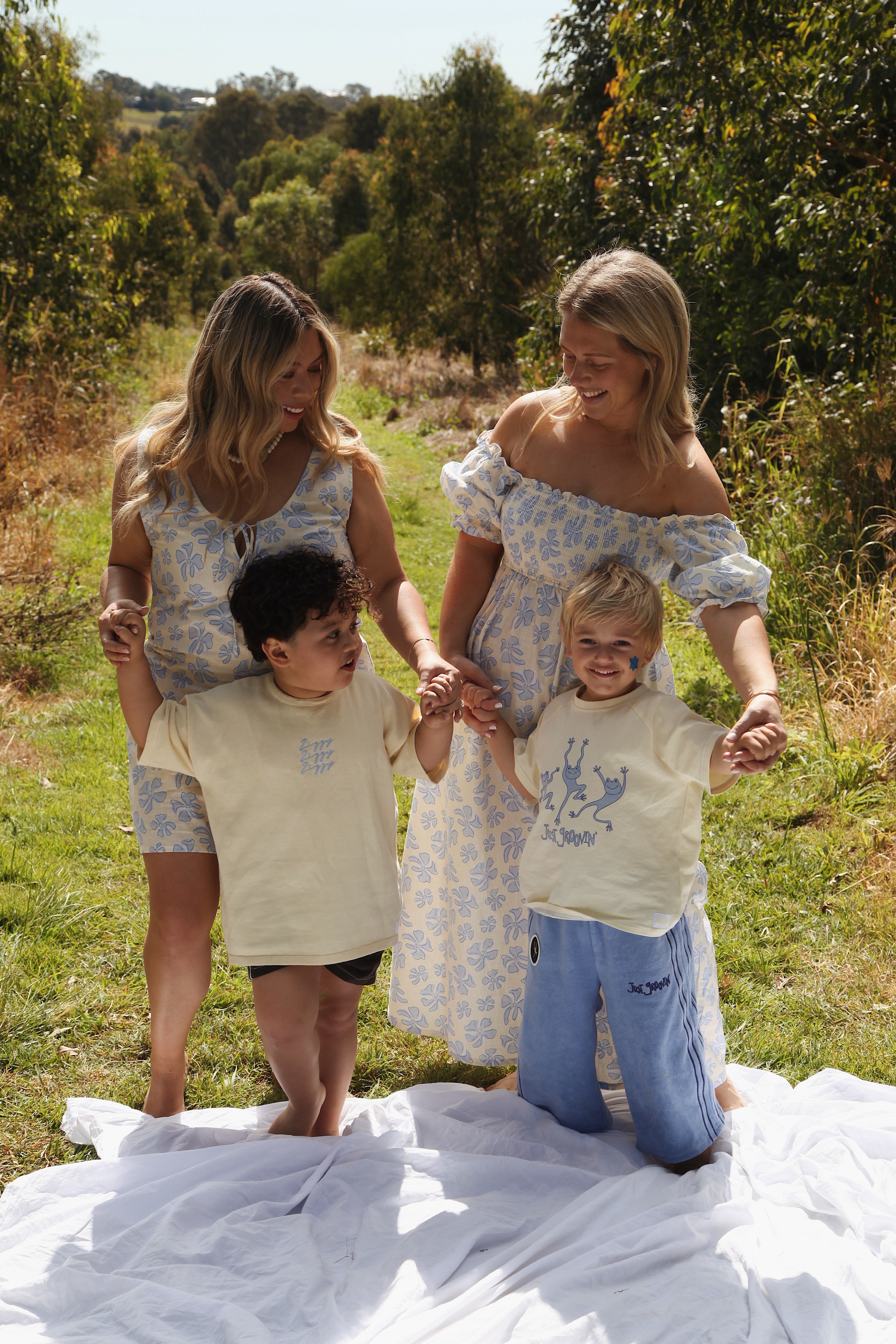SIGNATURE TEE BUTTERCUP