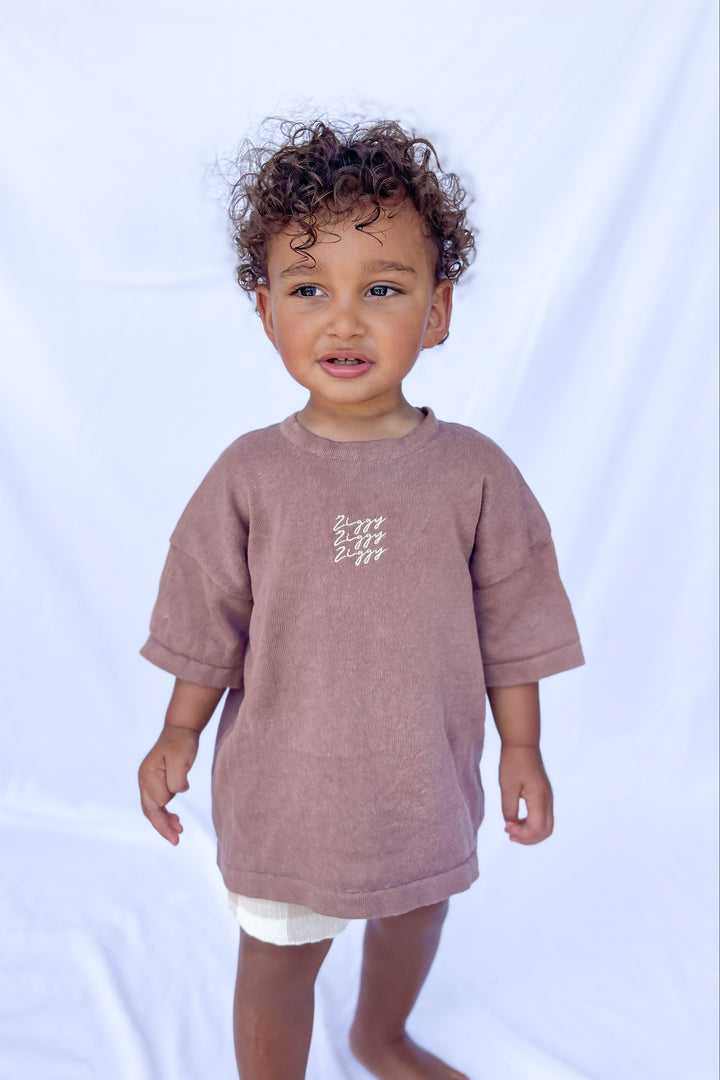 SIGNATURE TEE | CHOCOLATE OG (KIDS)