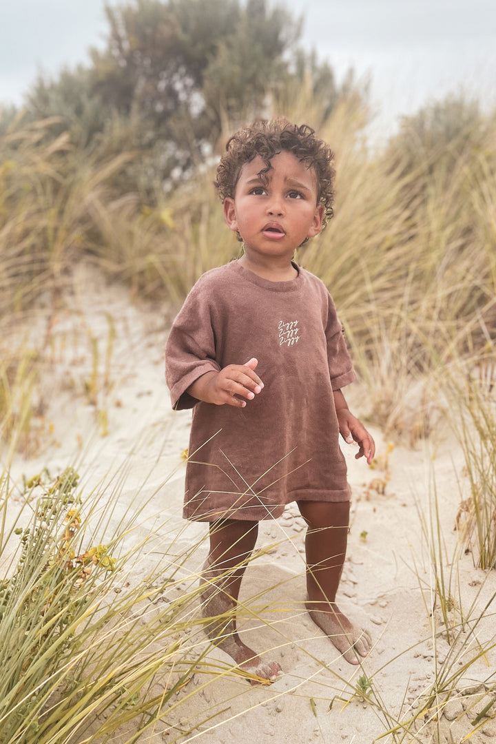 SIGNATURE TEE | CHOCOLATE OG (KIDS)