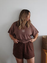 SIGNATURE TEE CHOCOLATE OG (WOMEN'S)