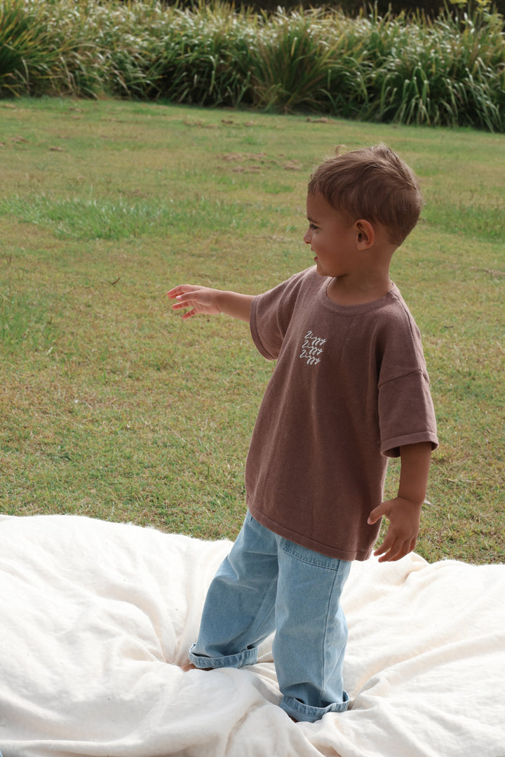 SIGNATURE TEE | CHOCOLATE OG (KIDS)