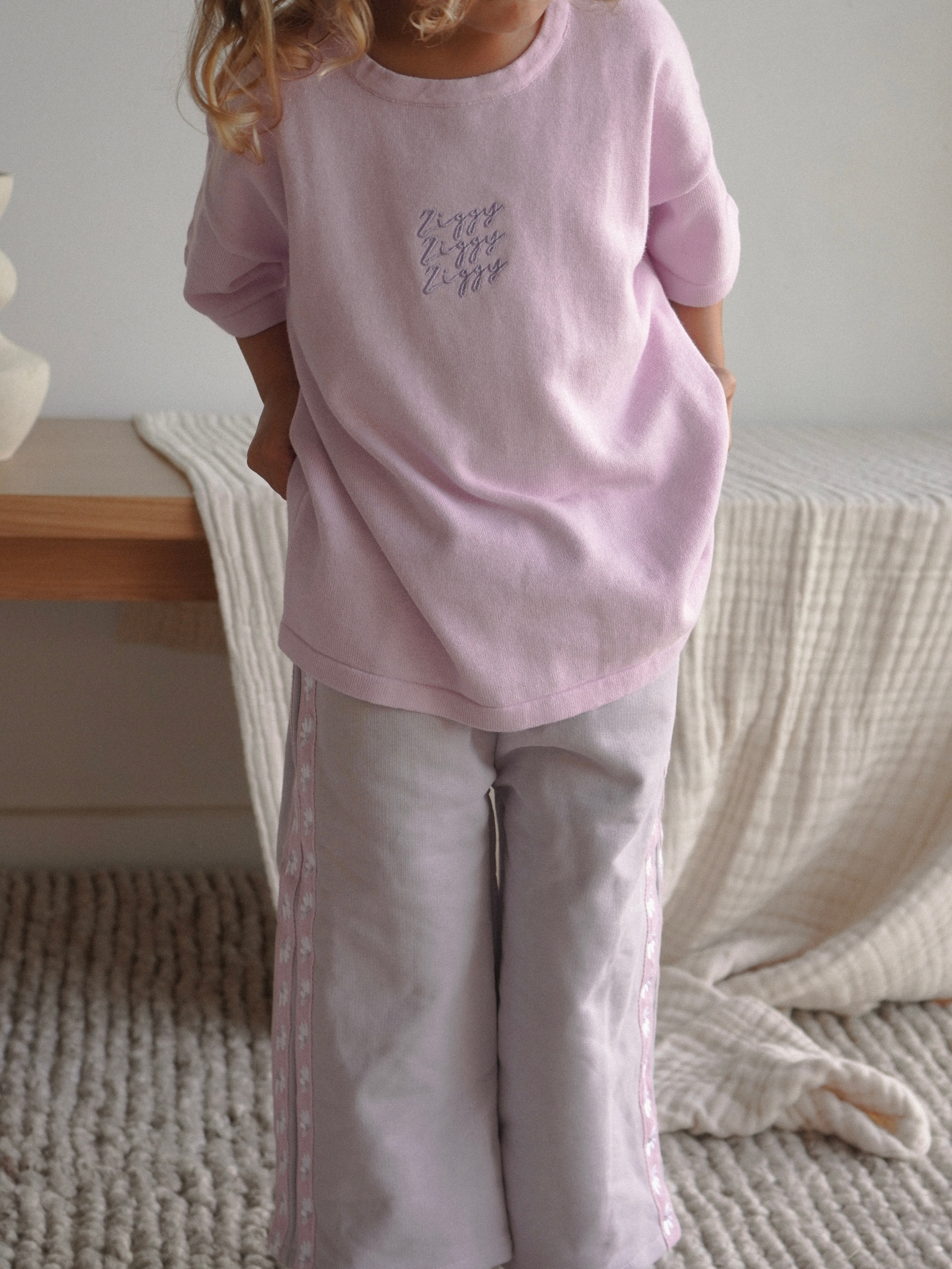 SIGNATURE TEE LILAC