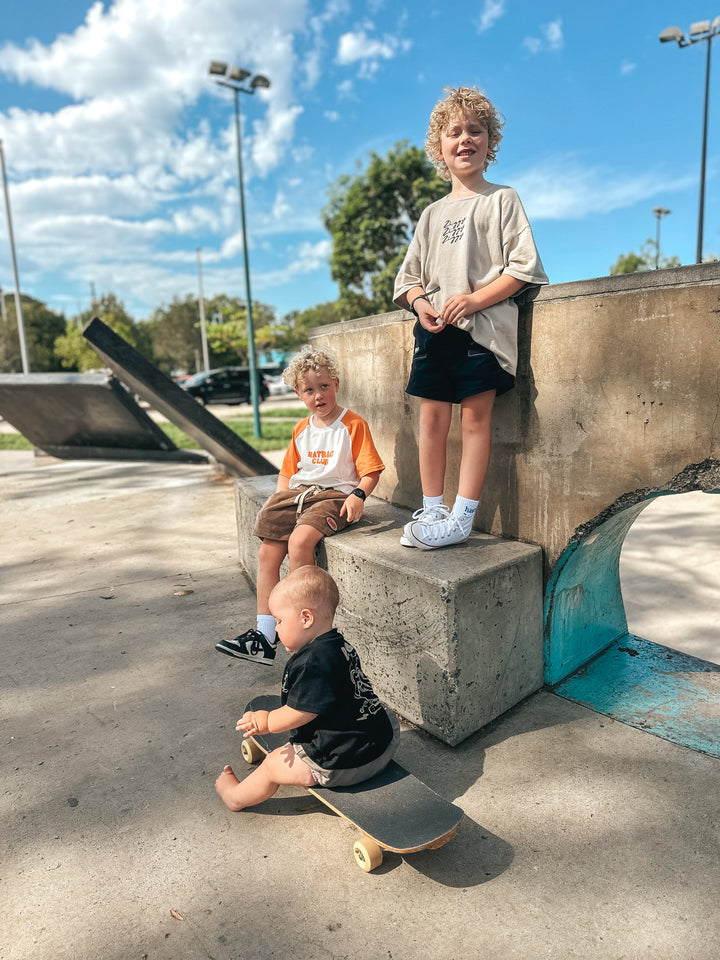 SIGNATURE TEE | DUSTY