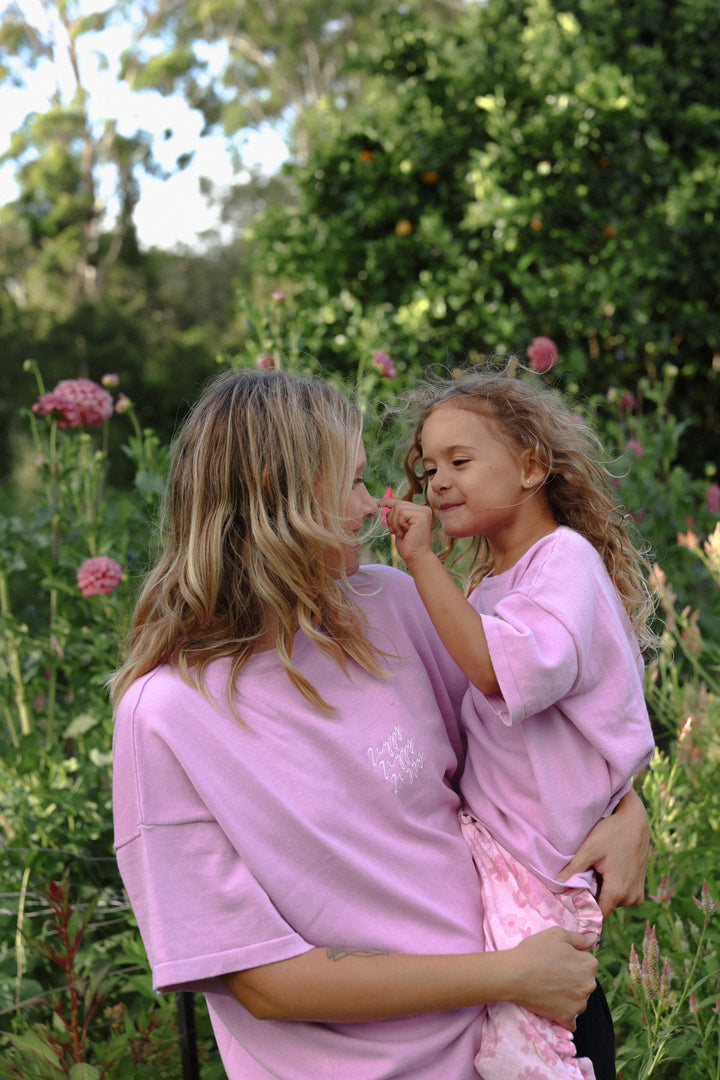 SIGNATURE TEE LILA (WOMEN'S)