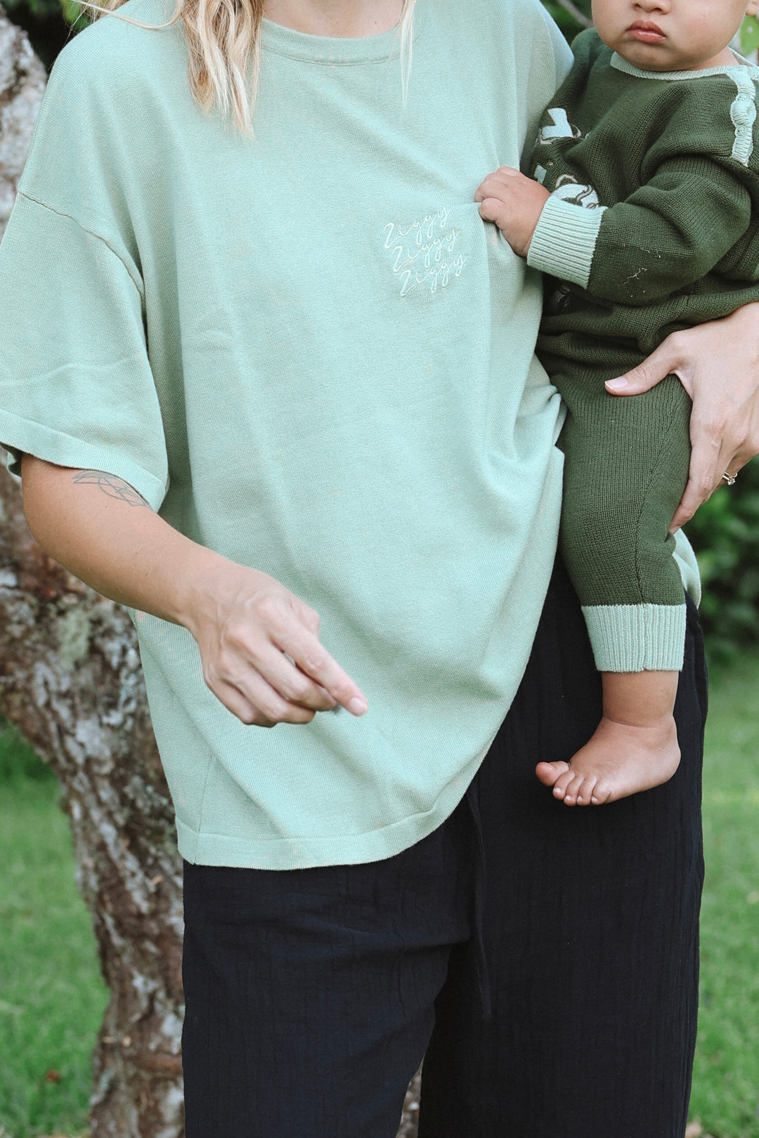 SIGNATURE TEE ALOE (WOMEN'S)