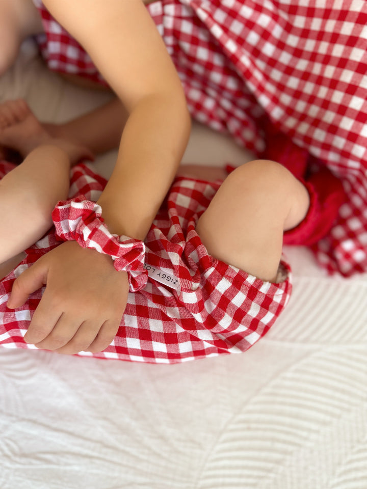 SCRUNCHIE | RED GINGHAM