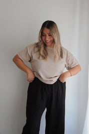 ESSENTIAL TEE TAUPE