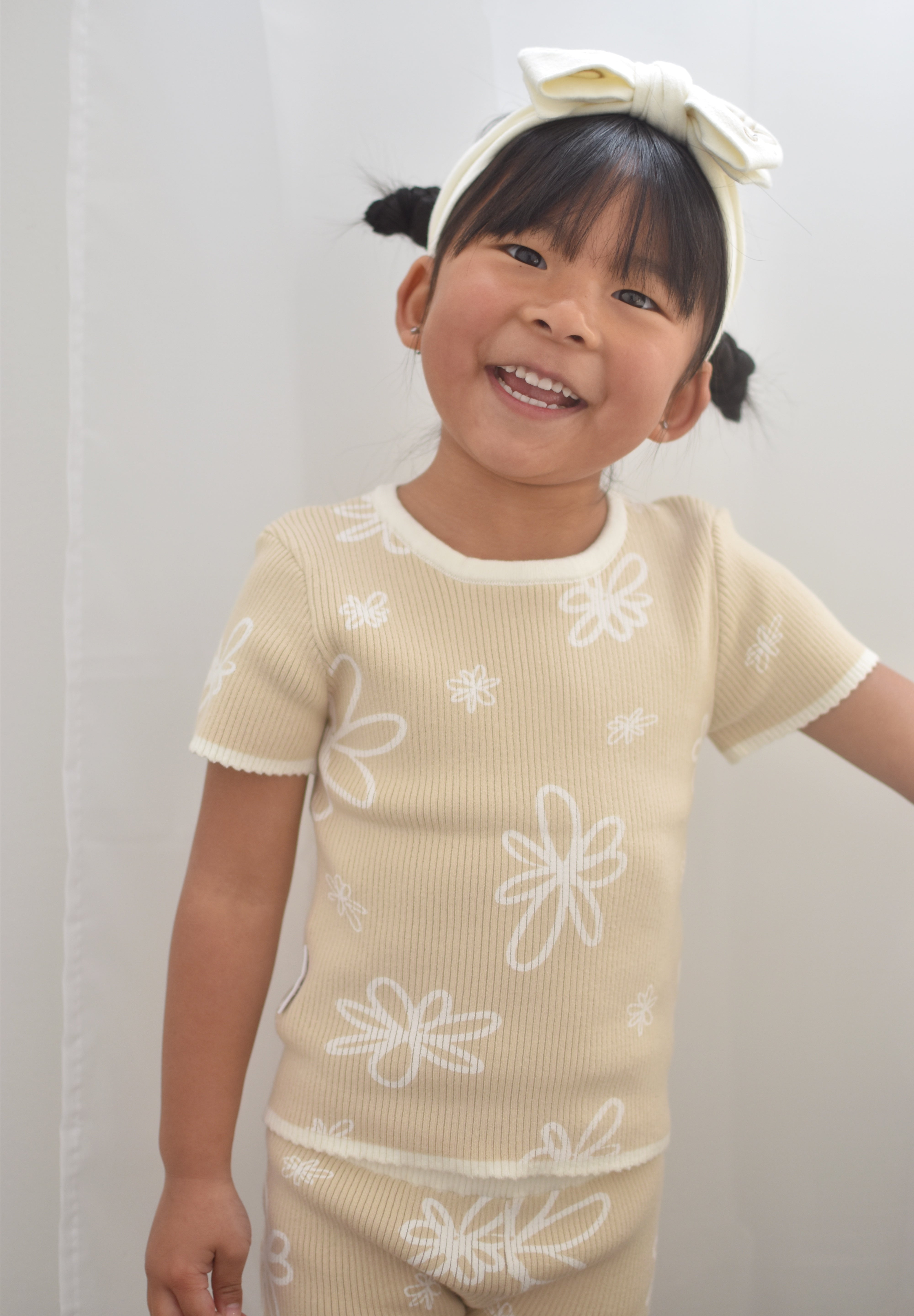 RIBBED TEE | GIA (LATTE)