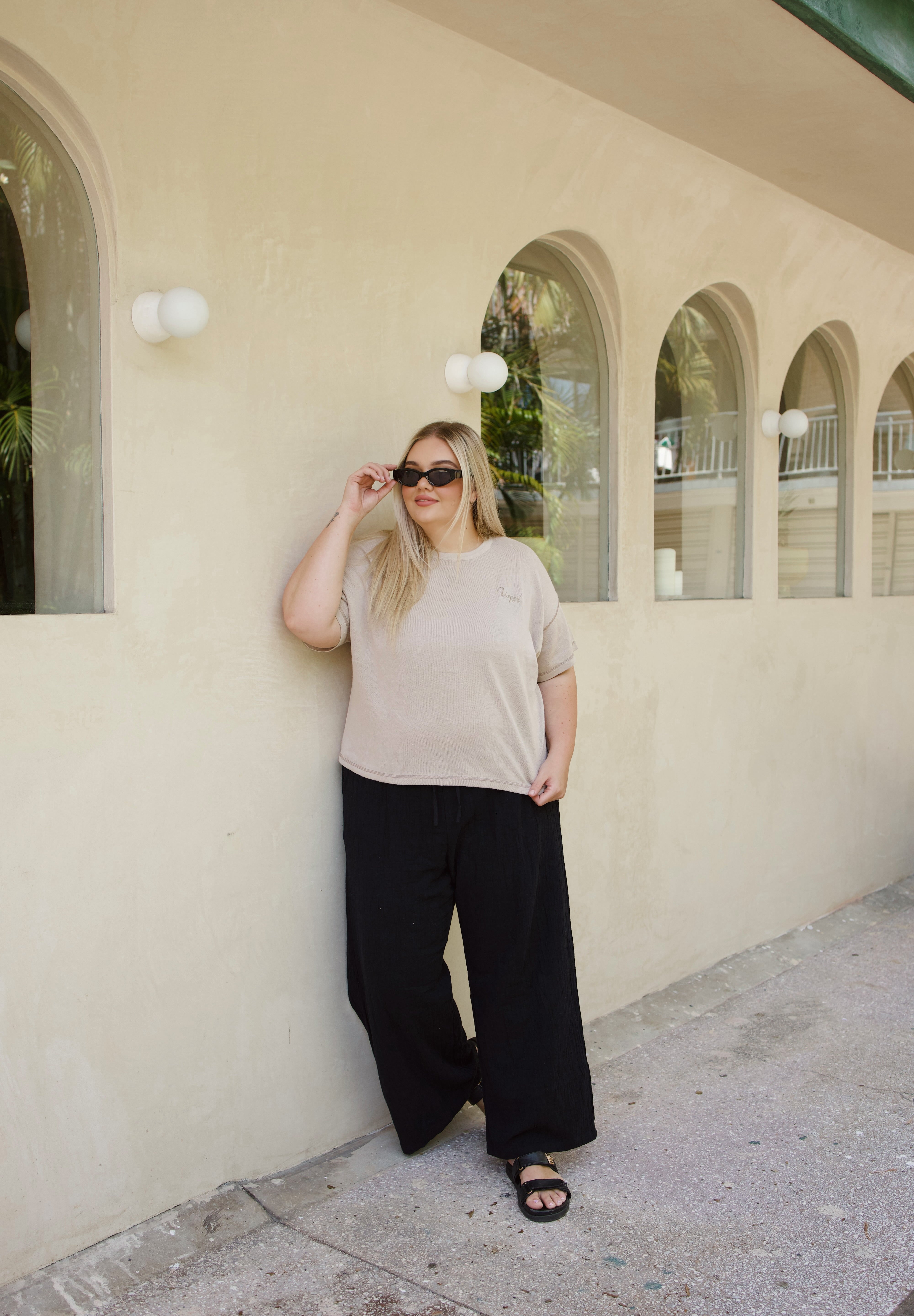 ESSENTIAL TEE TAUPE