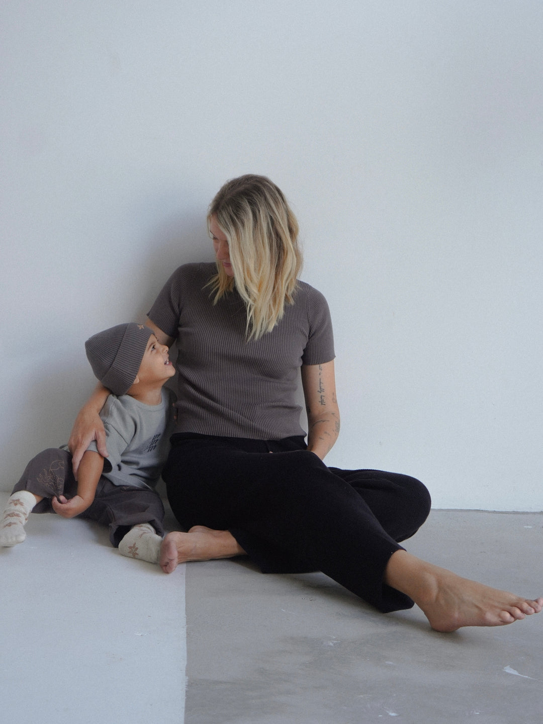 RIBBED TEE | CHARCOAL (WOMEN'S)