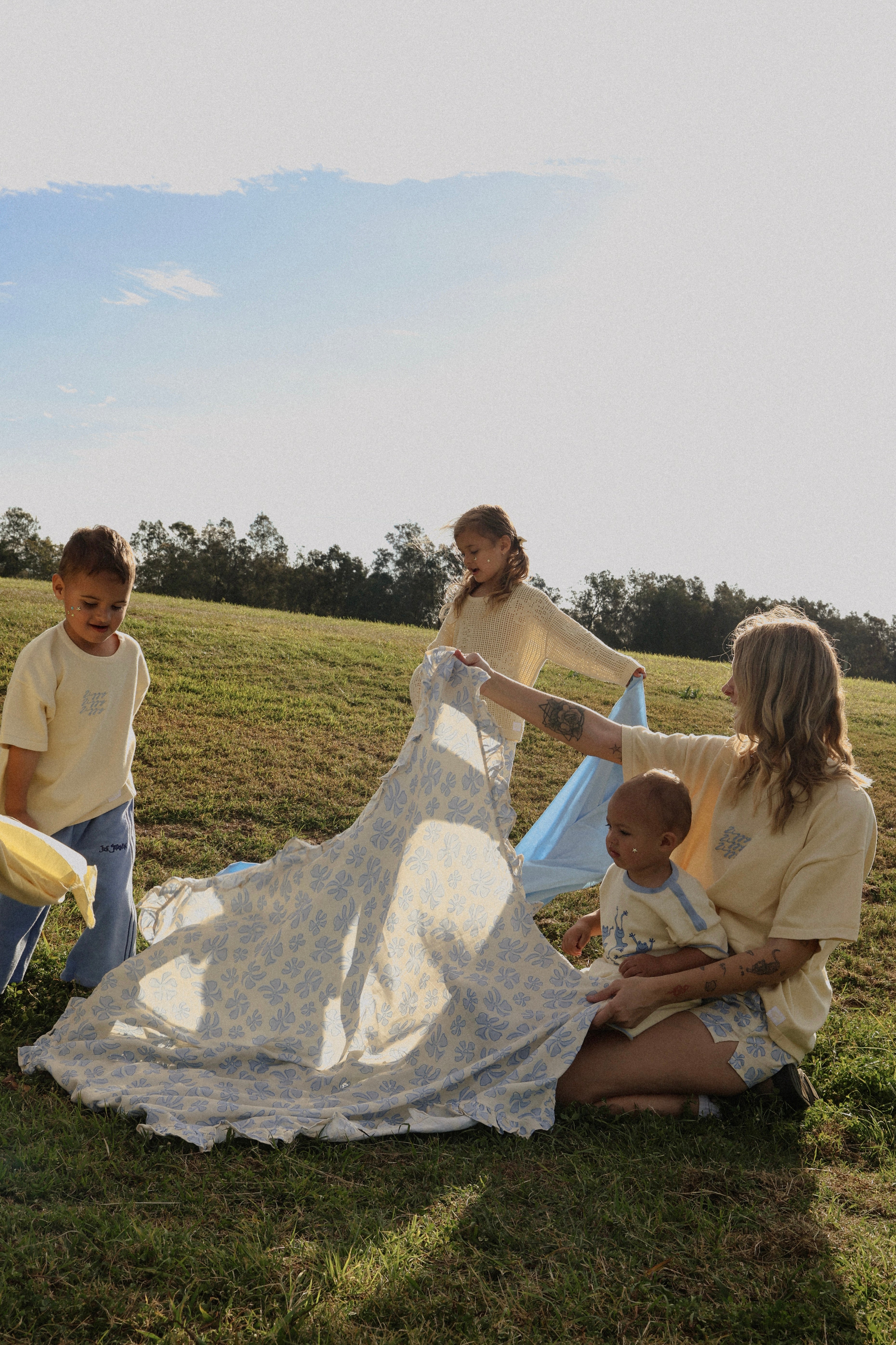 SIGNATURE TEE BUTTERCUP (WOMEN'S)