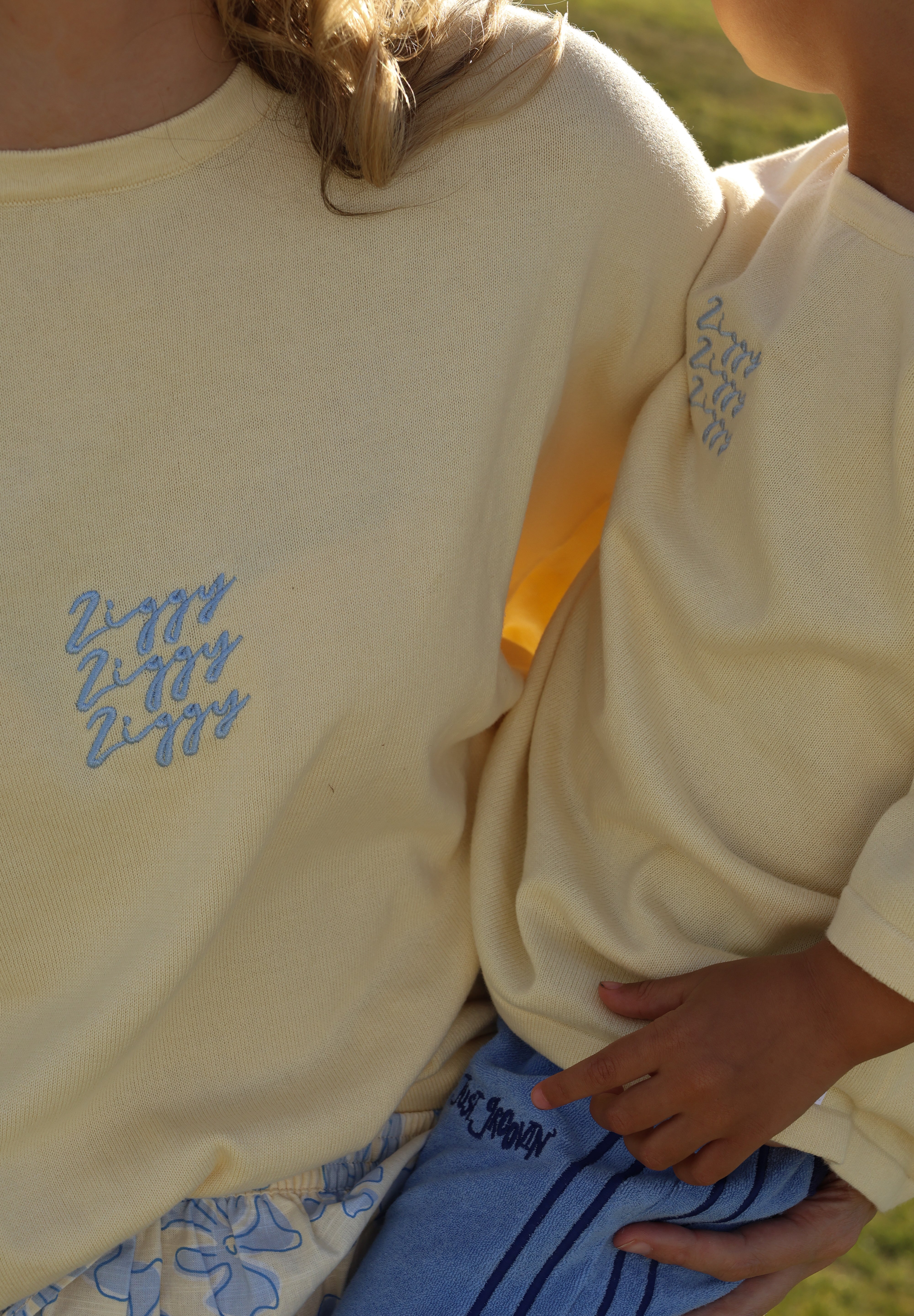 SIGNATURE TEE BUTTERCUP