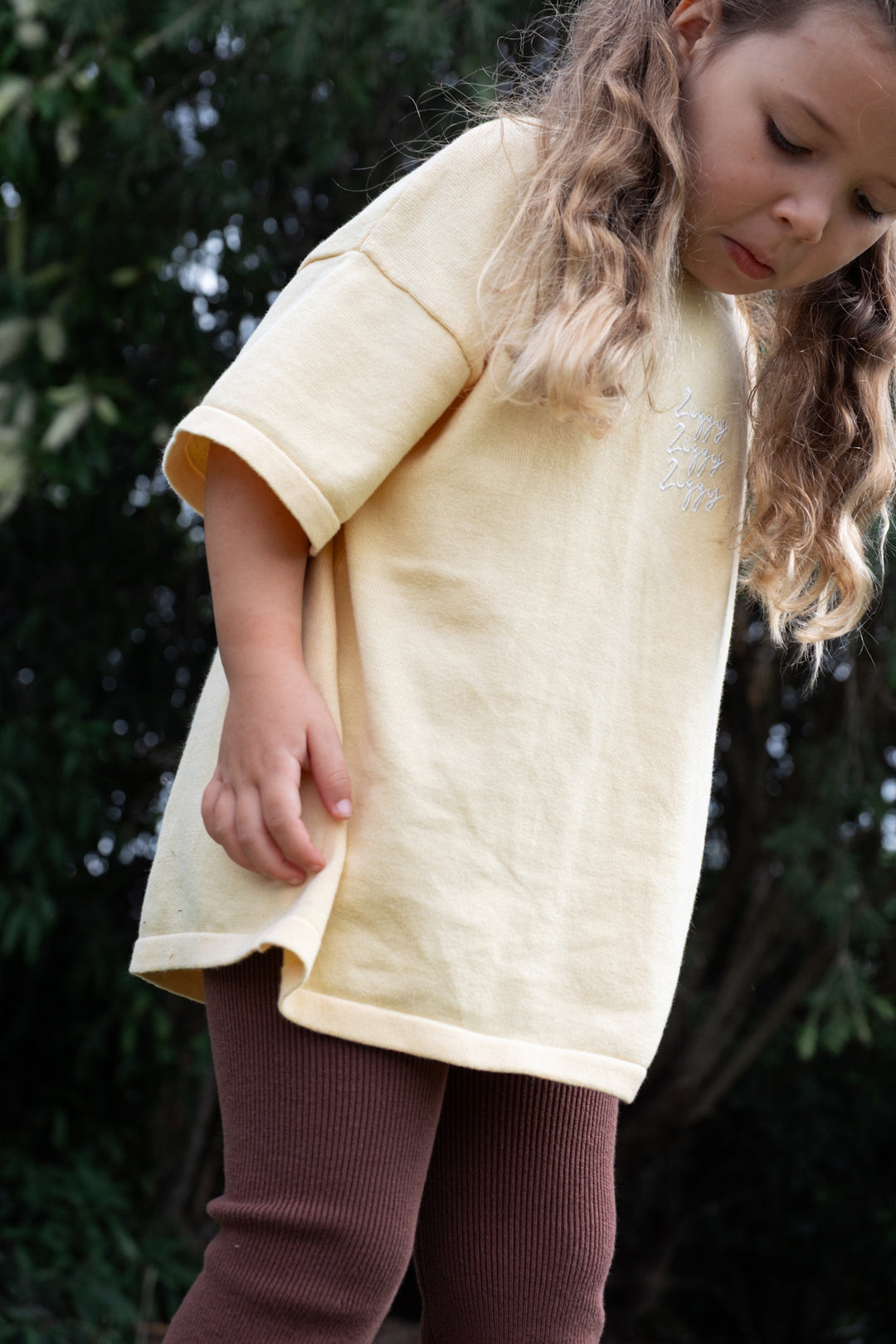 SIGNATURE TEE | BUTTER (KIDS)