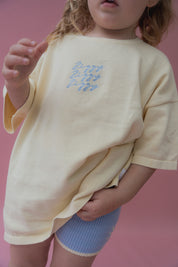 SIGNATURE TEE BUTTERCUP