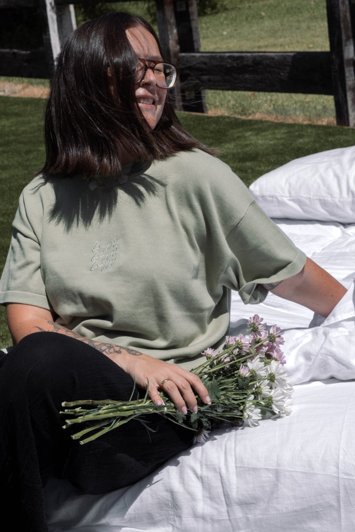 SIGNATURE TEE ALOE (WOMEN'S)