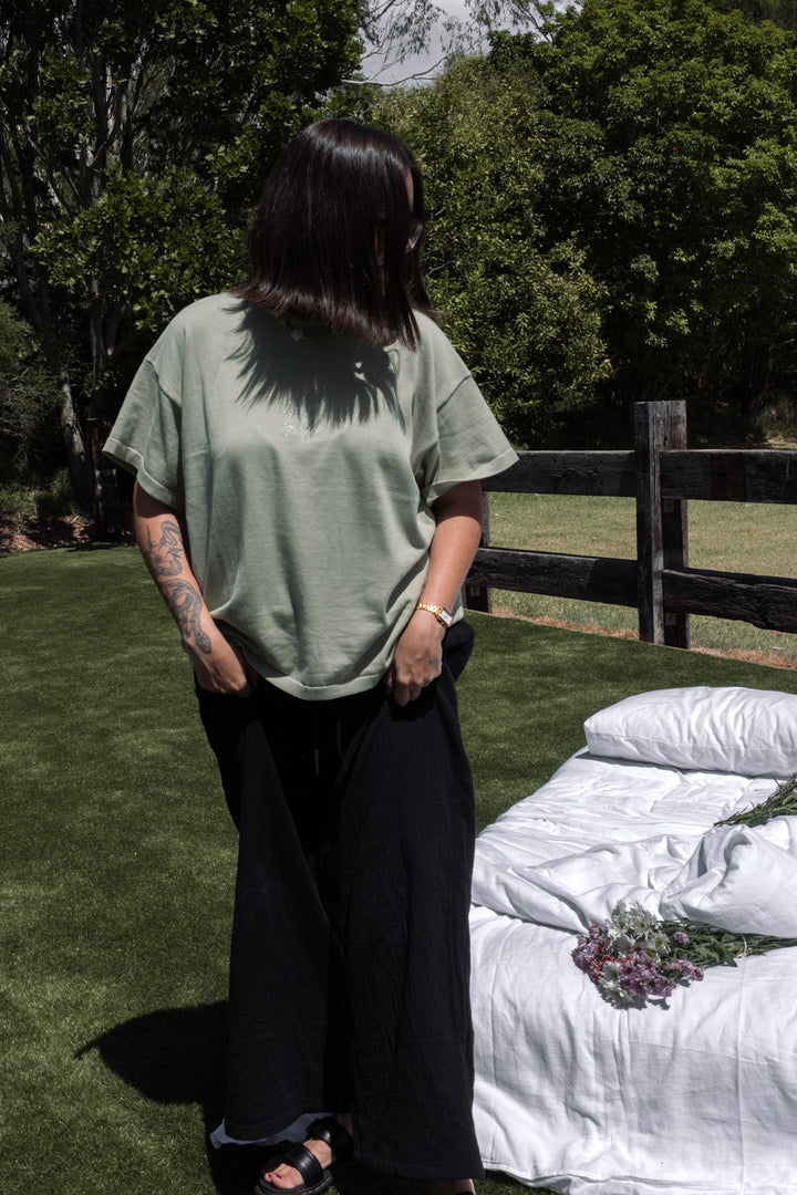 SIGNATURE TEE ALOE (WOMEN'S)