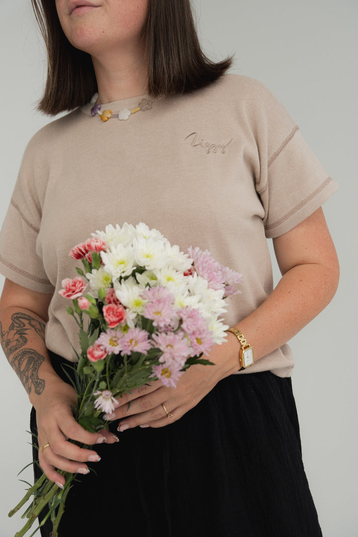 ESSENTIAL TEE TAUPE